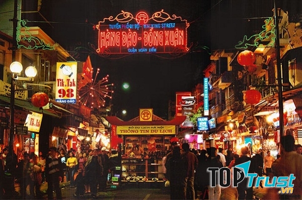 Chợ đêm phố cổ Hà Nội