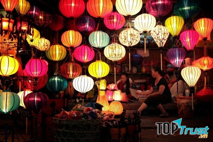 Hội An lấp lánh muôn ánh đèn lồng