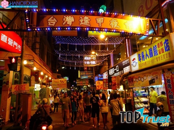 Chợ đêm Phùng Giáp