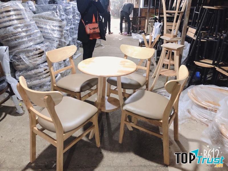 Chợ đồ cũ Thưởng Thưởng