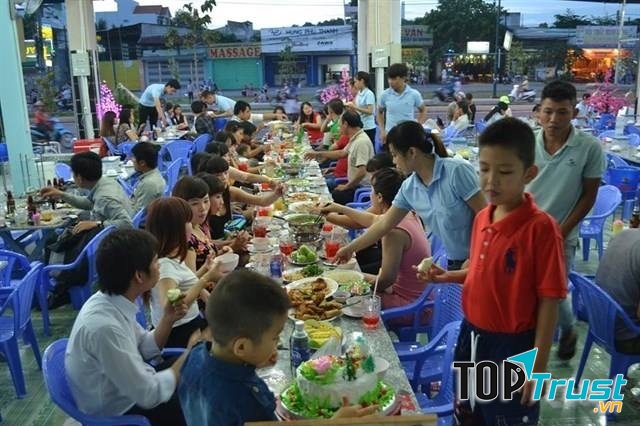 Không những bán hải sản mà Giang ghẹ còn là 1 trong những nhà hàng nổi tiếng o TP HCM