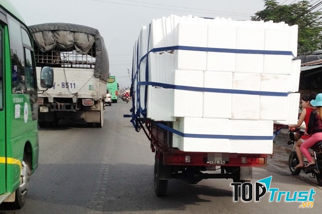 Thế này thì phải biết nhìn đường làm sao?