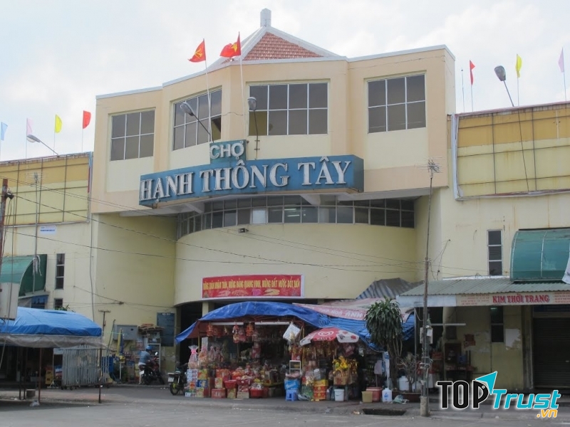 Các mặt hàng quần áo ở đây đa dạng và phong phú đến mức bạn có thể bị choáng ngợp