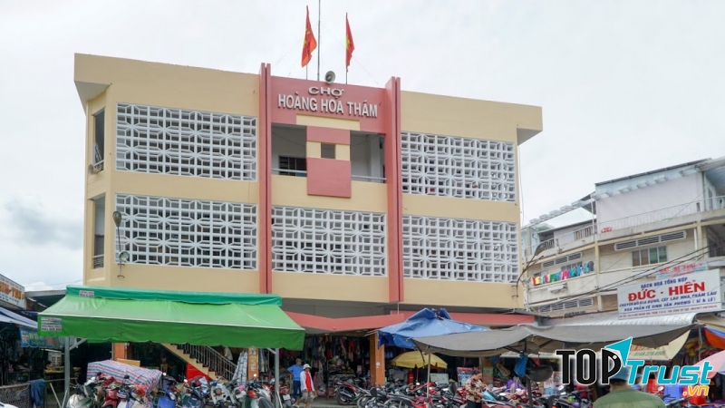 Nói đến đồ cũ, người dân Sài Gòn không thể nào không nhắc tới chợ Hoàng Hoa Thám.