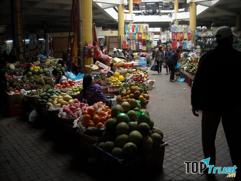 Chợ Hôm - thiên đường mua sắm