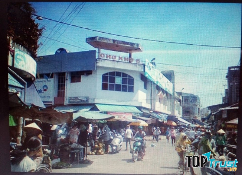 Cổng chợ Khu Sáu