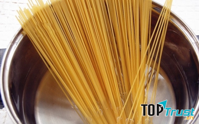 Không cho mì vào quá sớm