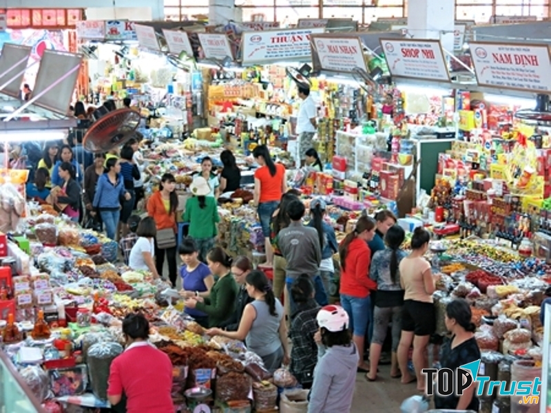 Không gian bên trong chợ Mới
