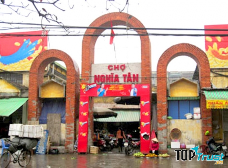 Cổng khu chợ Nghĩa Tân