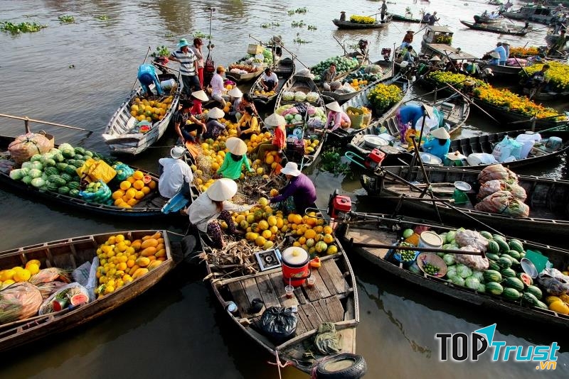 Chợ nổi Cái Bè