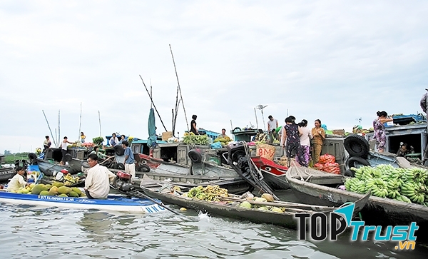 Chợ nổi ở Long Xuyên, An Giang