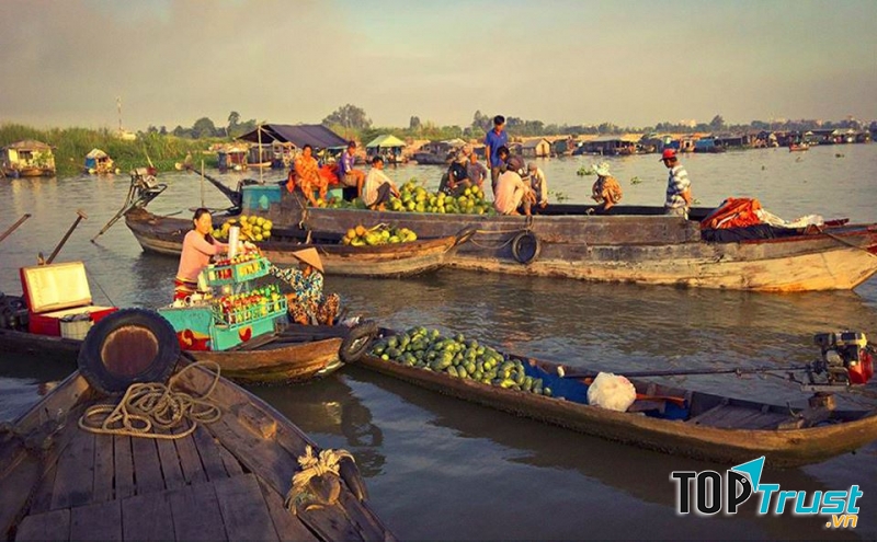 Chợ nổi ở Long Xuyên, An Giang