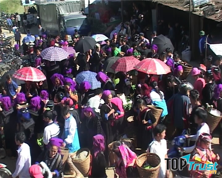Chợ phiên vùng cao Tả Sìn Thàng