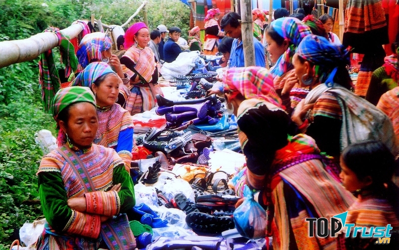 Những bộ trang phục rực rỡ