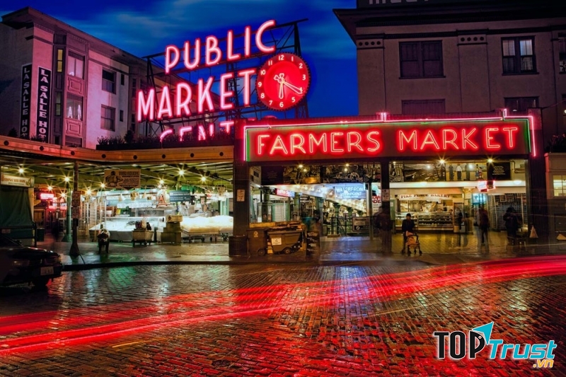 Chợ Pike Place Market, Seattle được biết đến như một khu chợ nông sản lâu đời nhất của Mỹ