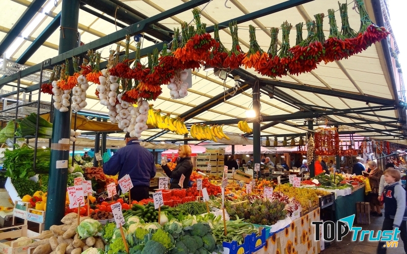 Các loại thực phẩm tươi ngon ở chợ Rialto