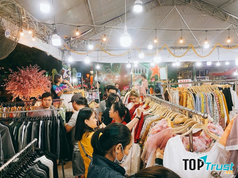 Mua sắm quần áo