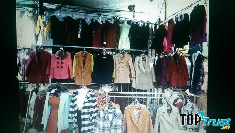 Quần áo với nhiều kiểu dáng, màu sắc