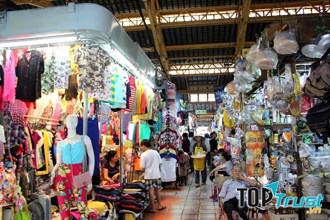 Một góc bên trong chợ Tân Định