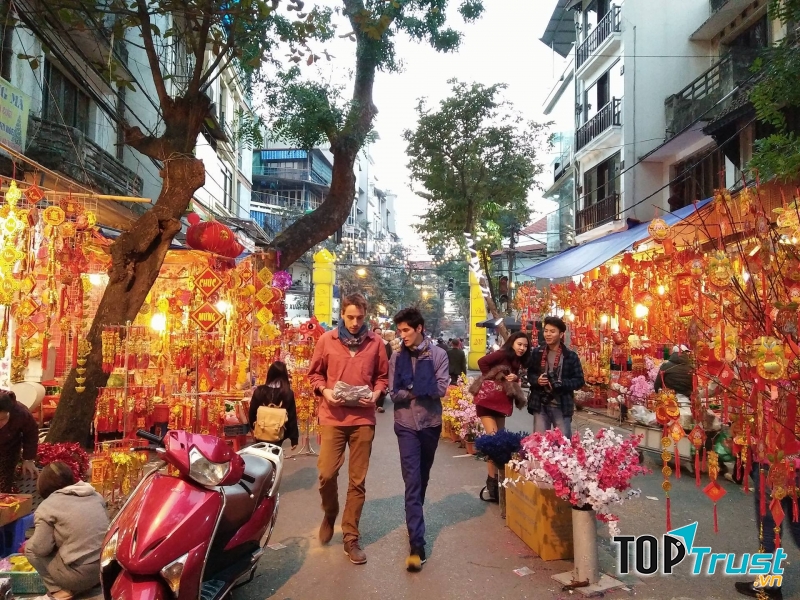 Chợ Tết phố cổ Hà Nội
