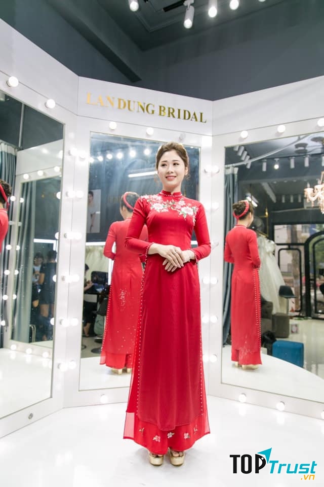 Cho thuê áo dài cưới đẹp nhất Phú Thọ, Việt Trì – Lan Dung Makeup Store