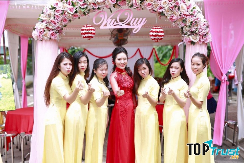 Áo dài cưới hỏi của tiệm đều được cập nhật theo xu hướng thời trang mới nhất