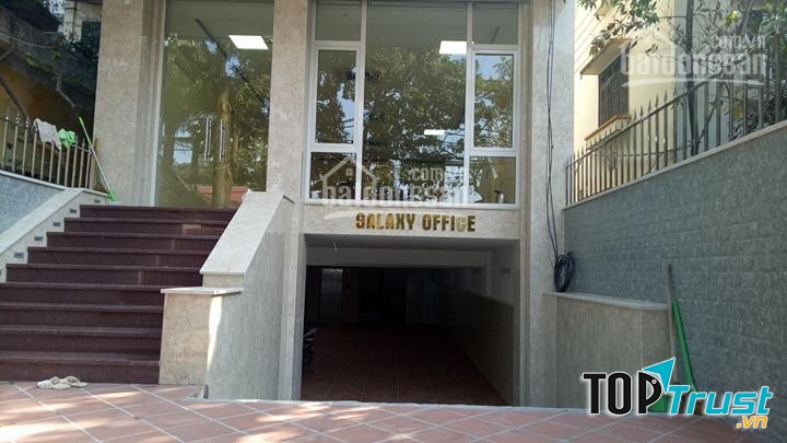 Cho thuê mặt bằng kinh doanh mặt phố Phùng Chí Kiên. DT 100m2, vị trí đẹp