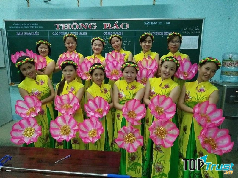 Cho thuê trang phục Cánh sen hồng