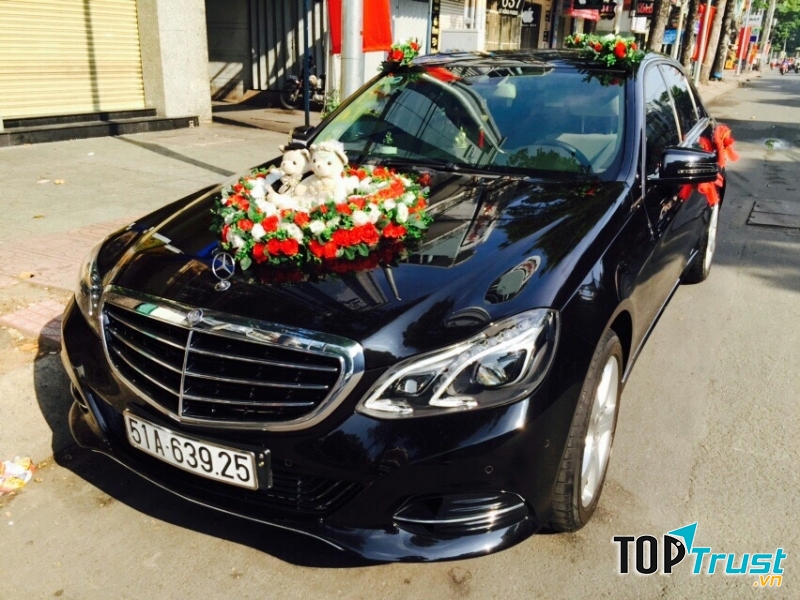 Xe cưới sang trọng