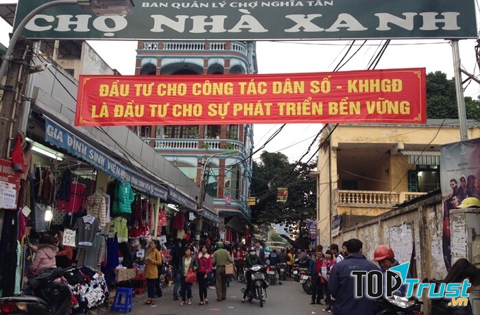 Chợ được mở cửa vào khung giờ 9h sáng đến 21h tối