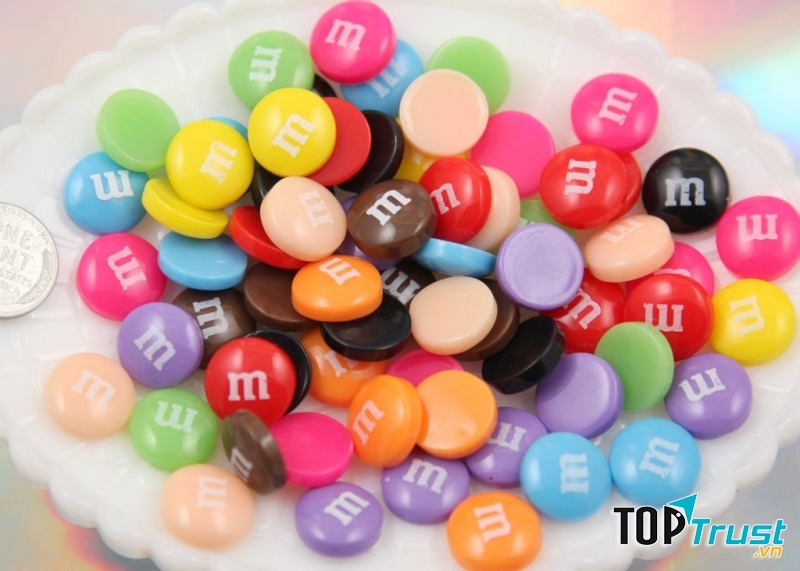 Những viên M&M's thật bắt mắt và nổi bật.