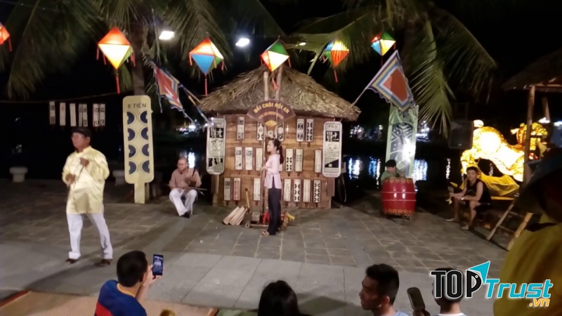 Chơi hội Bài Chòi