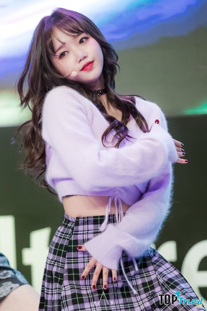 Choi Yoo Jung (Weki Meki)