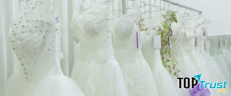 Váy cưới phải phù hợp với người bạn đời của mình