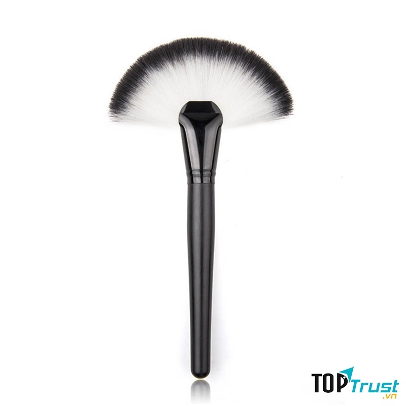 Bạn có thể tham khảo cọ này của BH Cosmetic