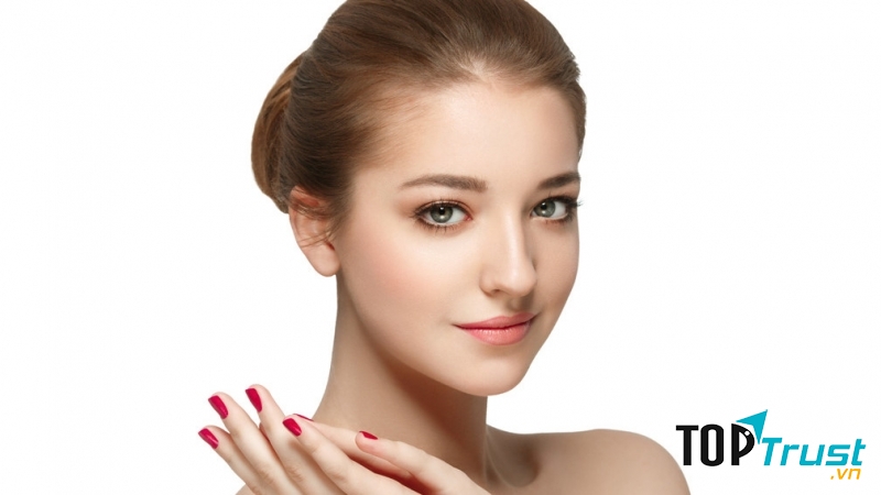 Trong nghệ thuật hóa trang điện ảnh, thay đổi màu son cũng là cách khiến người xem lập tức thay đổi cảm nhận về tính cách nhân vật ngay lập tức.