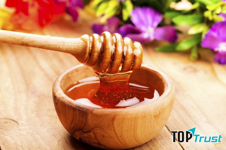 Mật ong còn có thể chống nhiễm trùng, chữa lành vết thương, vết loét trên diện rộng và thậm chí là chữa bỏng.