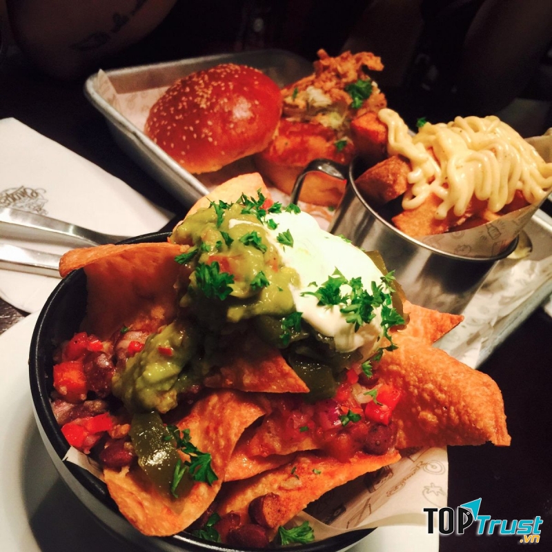 Hamburger tại Chops - Hops, Wheat & Meat