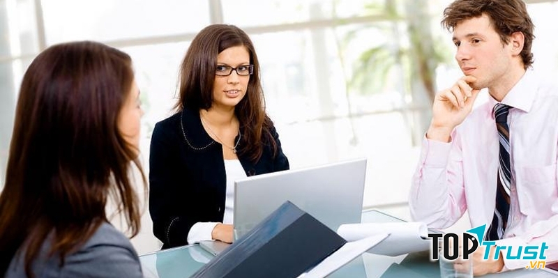 Cách xưng hô với các nhà tuyển dụng là yếu tố quan trọng quyết định việc bạn có gây được thiện cảm với họ hay không.