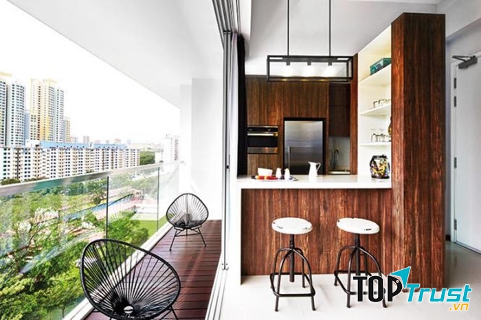 Chú ý đến ban công và cửa