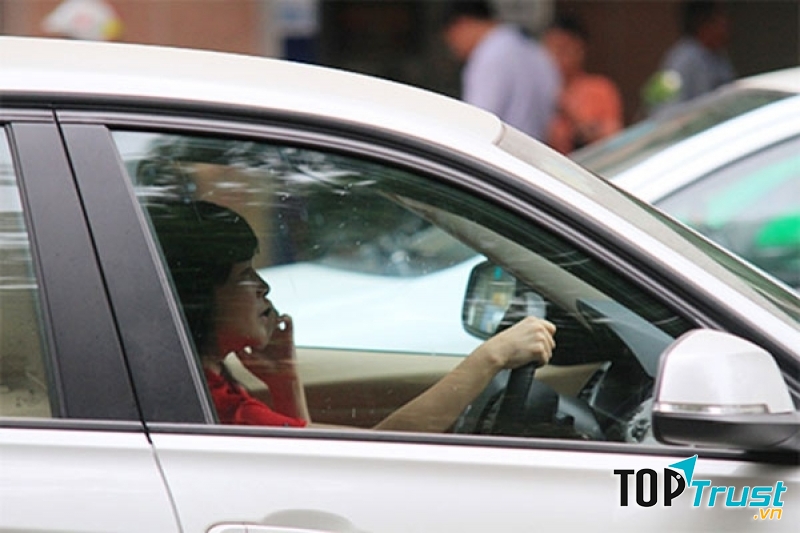 Chú ý những hành động gây xao nhãng trong khi lái xe