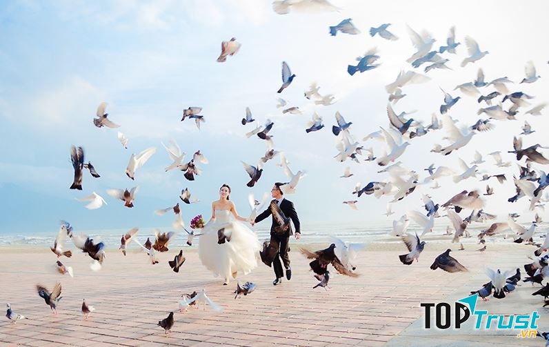 Xem hình vừa chụp xong xem có đẹp và phù hợp với phong cách bạn muốn hướng tới chưa nhé