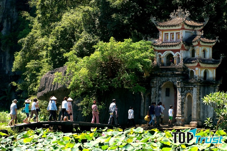 Chùa Bích Động