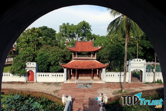 Cảnh quan trong chùa