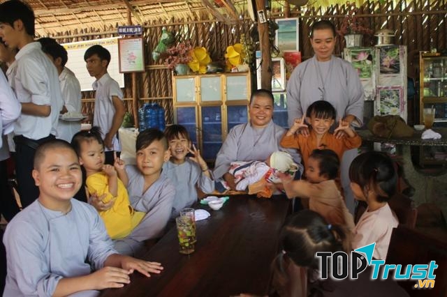 Chùa Bửu Nghiêm làm từ thiện