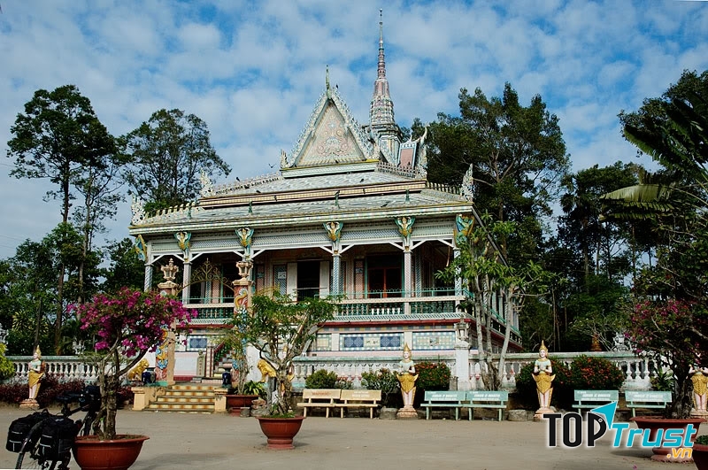 Ngôi chùa thu hút du lịch trong lẫn ngoài nước bởi lối kiến trúc vô cùng độc đấo