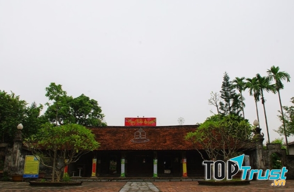 Mặt tiền Chùa Chuông