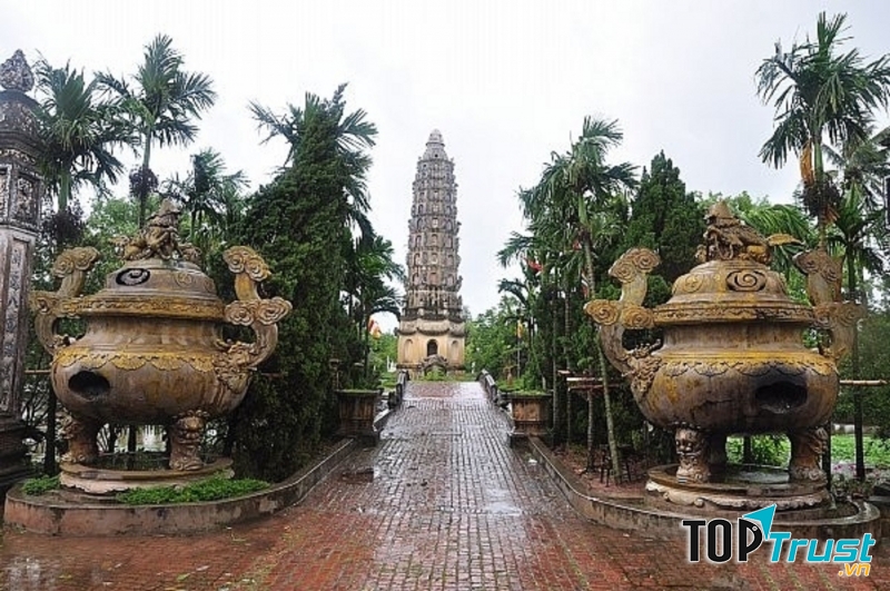 Tháp Cửu Phẩm Liên Hoa trong chùa Cổ Lễ