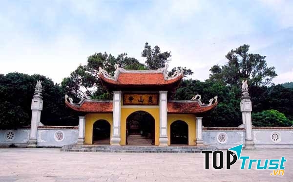 Tam quan chùa