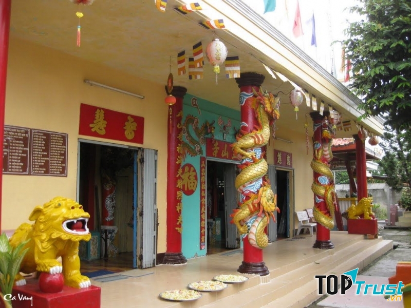 Chùa Đất Sét hay còn được biết đến với cái tên khác là Bửu Sơn Tự